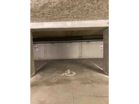 location parking Lyon 77 €