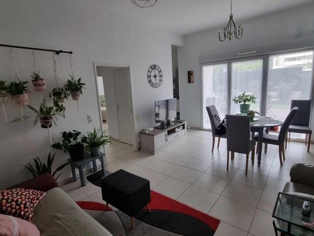 A vendre appartement Cuges-les-Pins  304 500  €