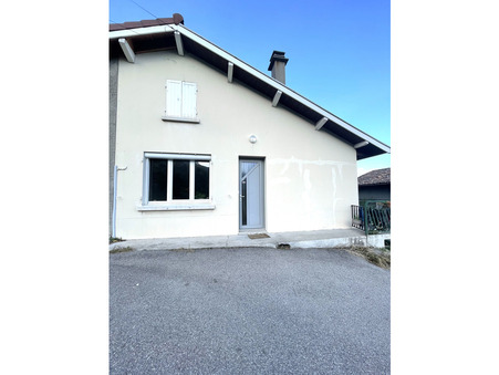 location maison Claix 768 €