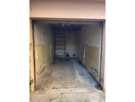 location parking NIMES 80  € 12 m²