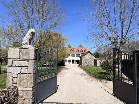 vente demeure 20 KM SUD DE FIGEAC  698 250  € 250 m²