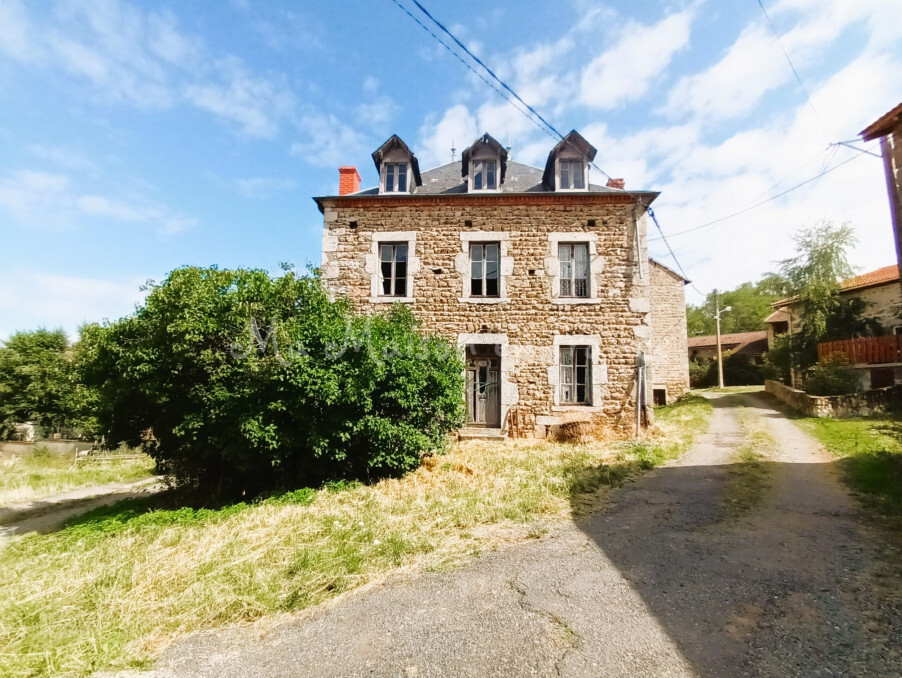 Belle Maison de Caractère à Rénover avec sa Grange à Rénover