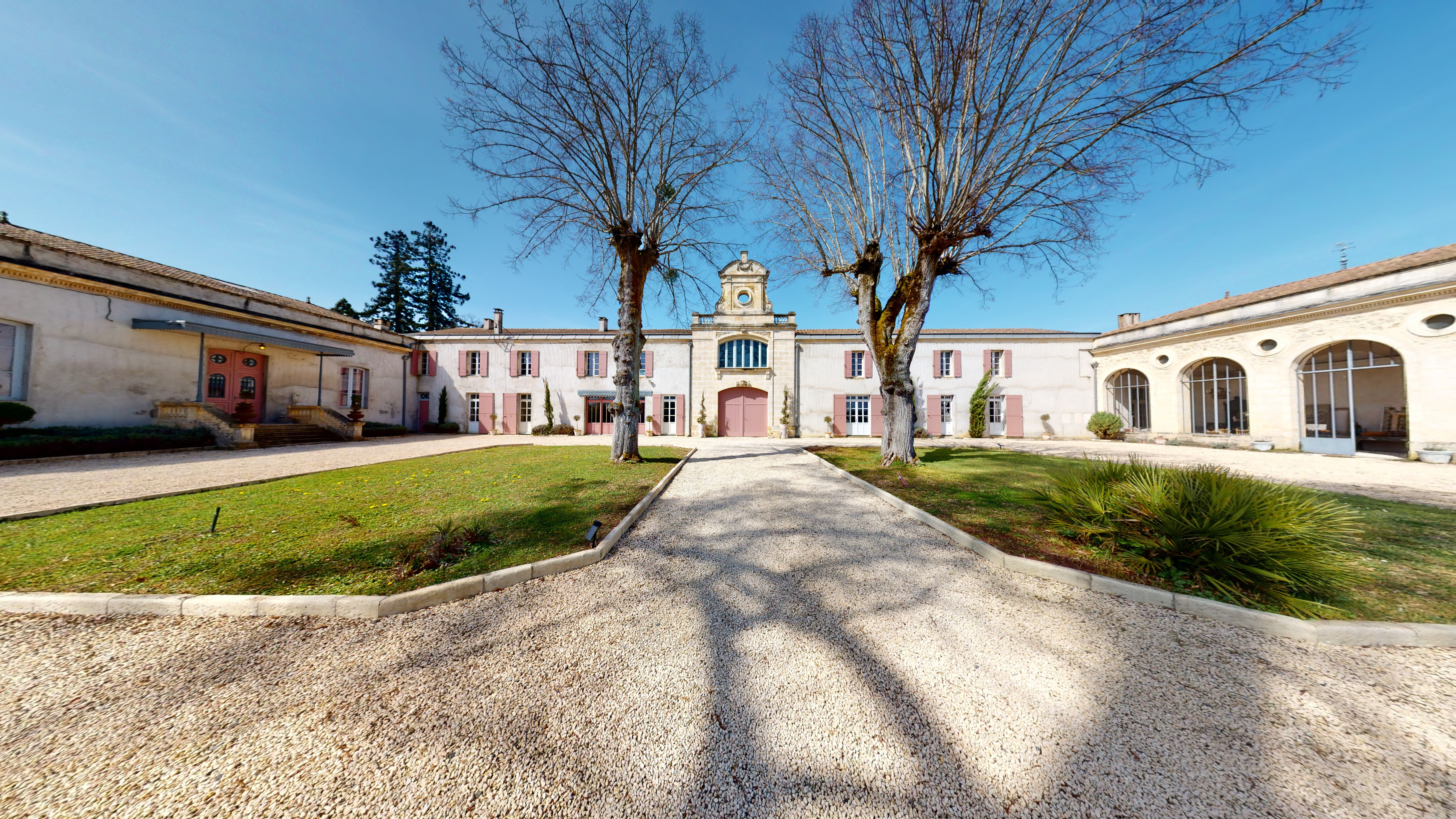 Main Photo of a 5 bedroom  Chateau for sale