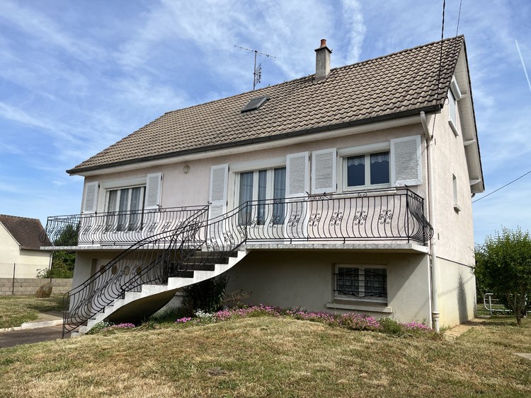 House with 4 bedrooms near CHAILLAC