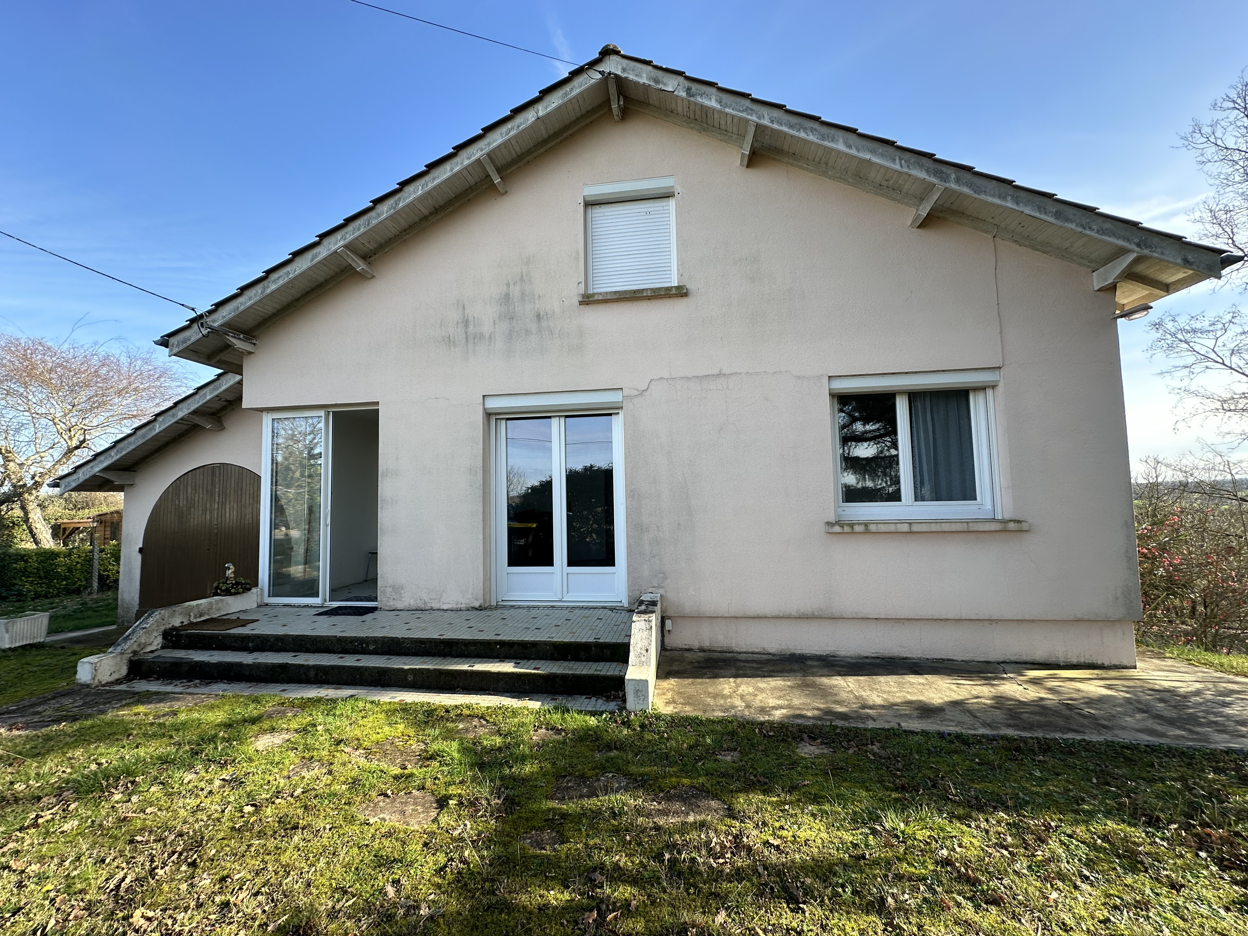 Main Photo of a 3 bedroom  House for sale