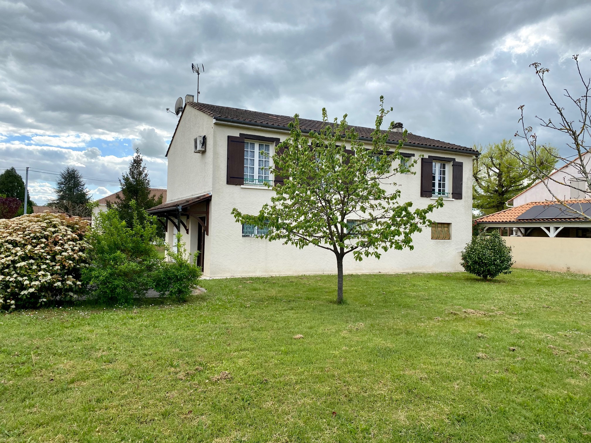 Main Photo of a 3 bedroom  House for sale