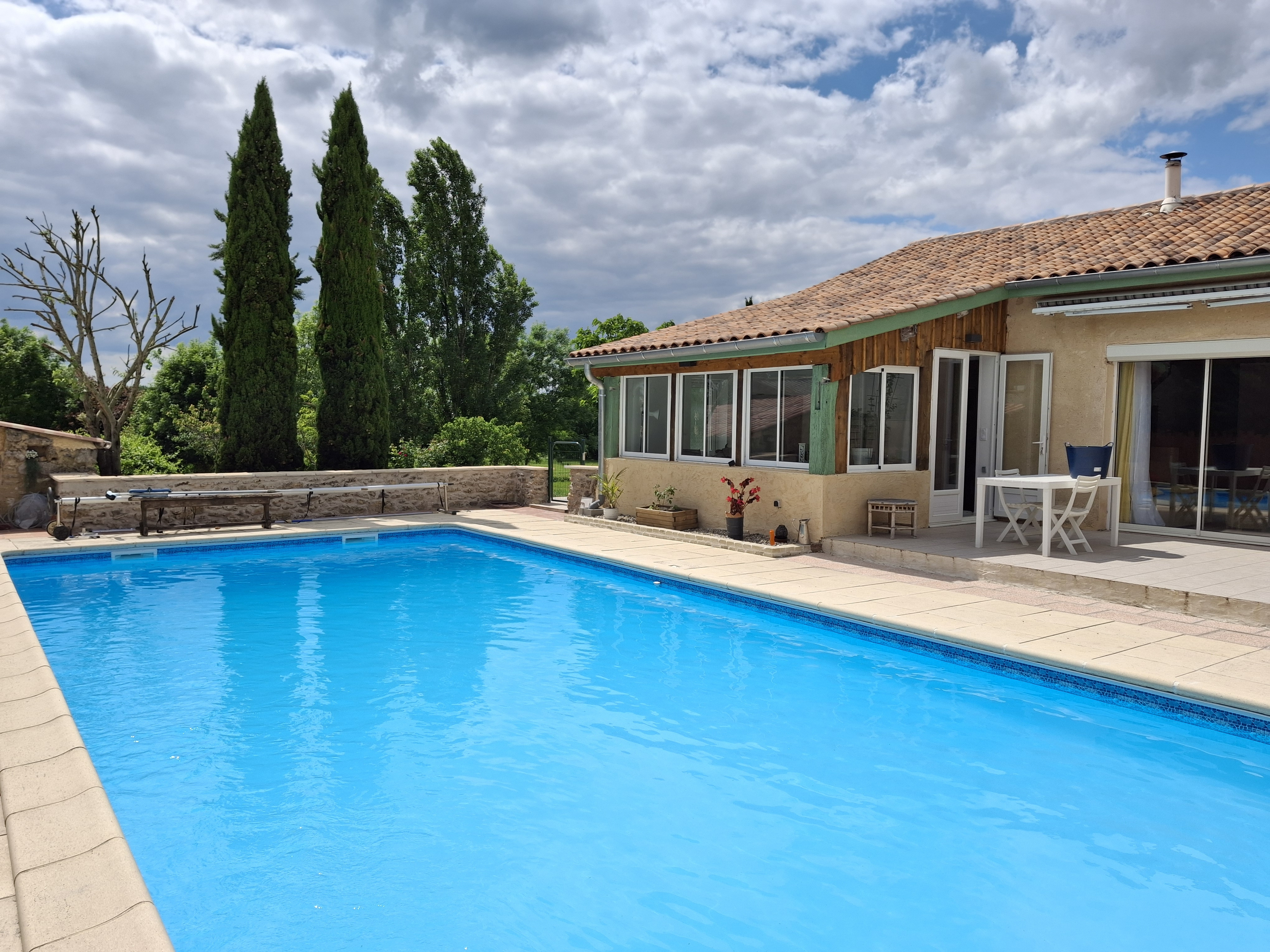 Main Photo of a 2 bedroom  House for sale