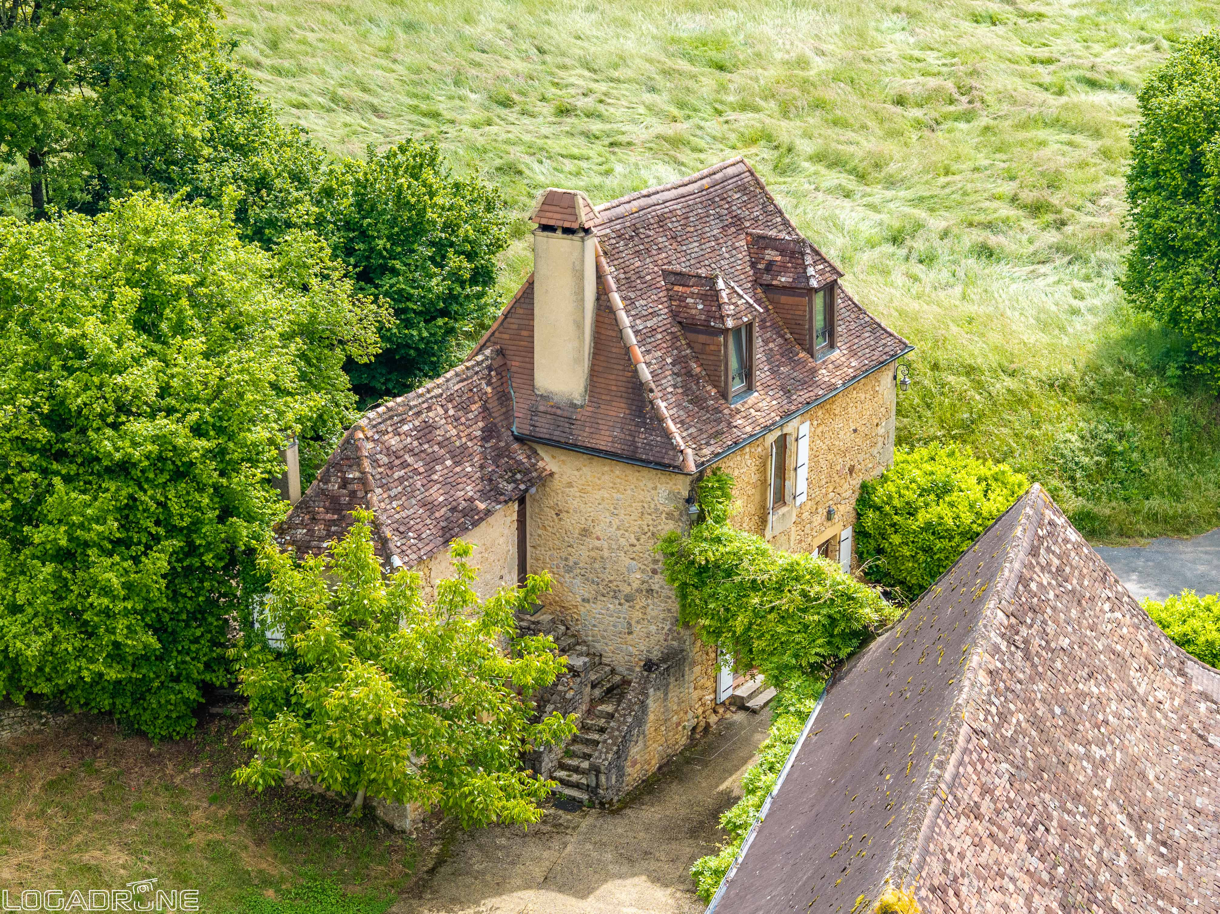 Main Photo of a 4 bedroom  House for sale