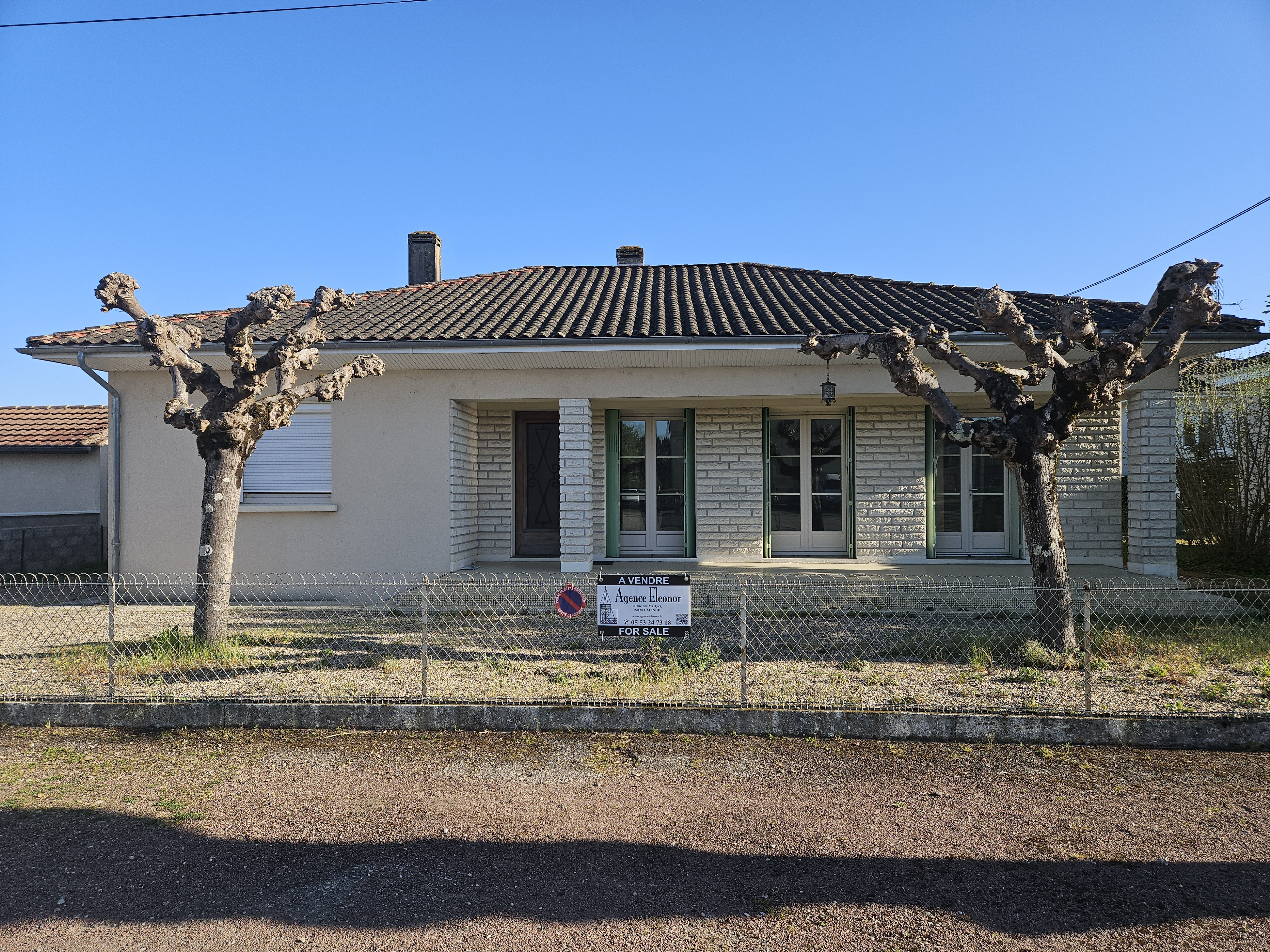 Main Photo of a 3 bedroom  House for sale