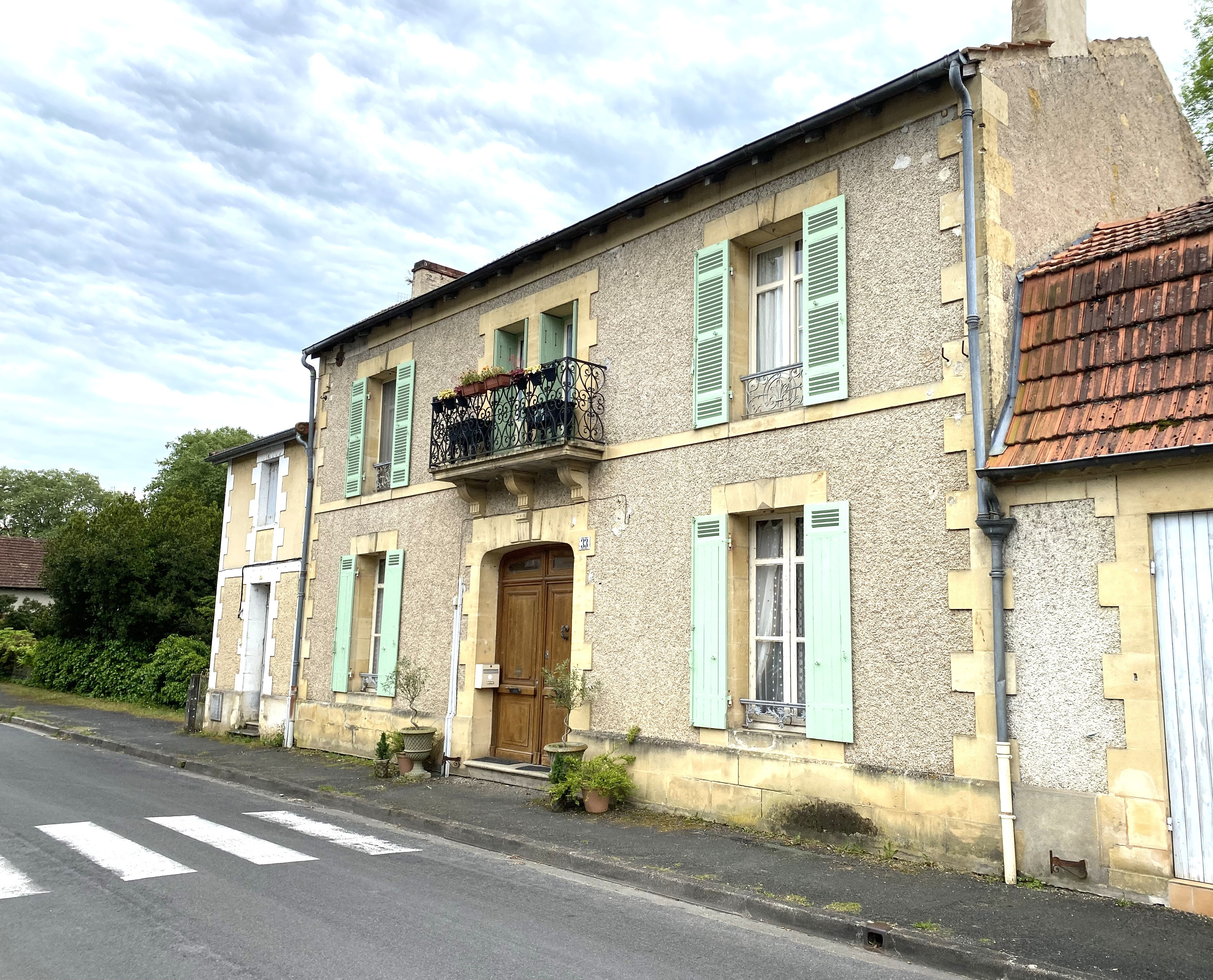 Main Photo of a 2 bedroom  House for sale