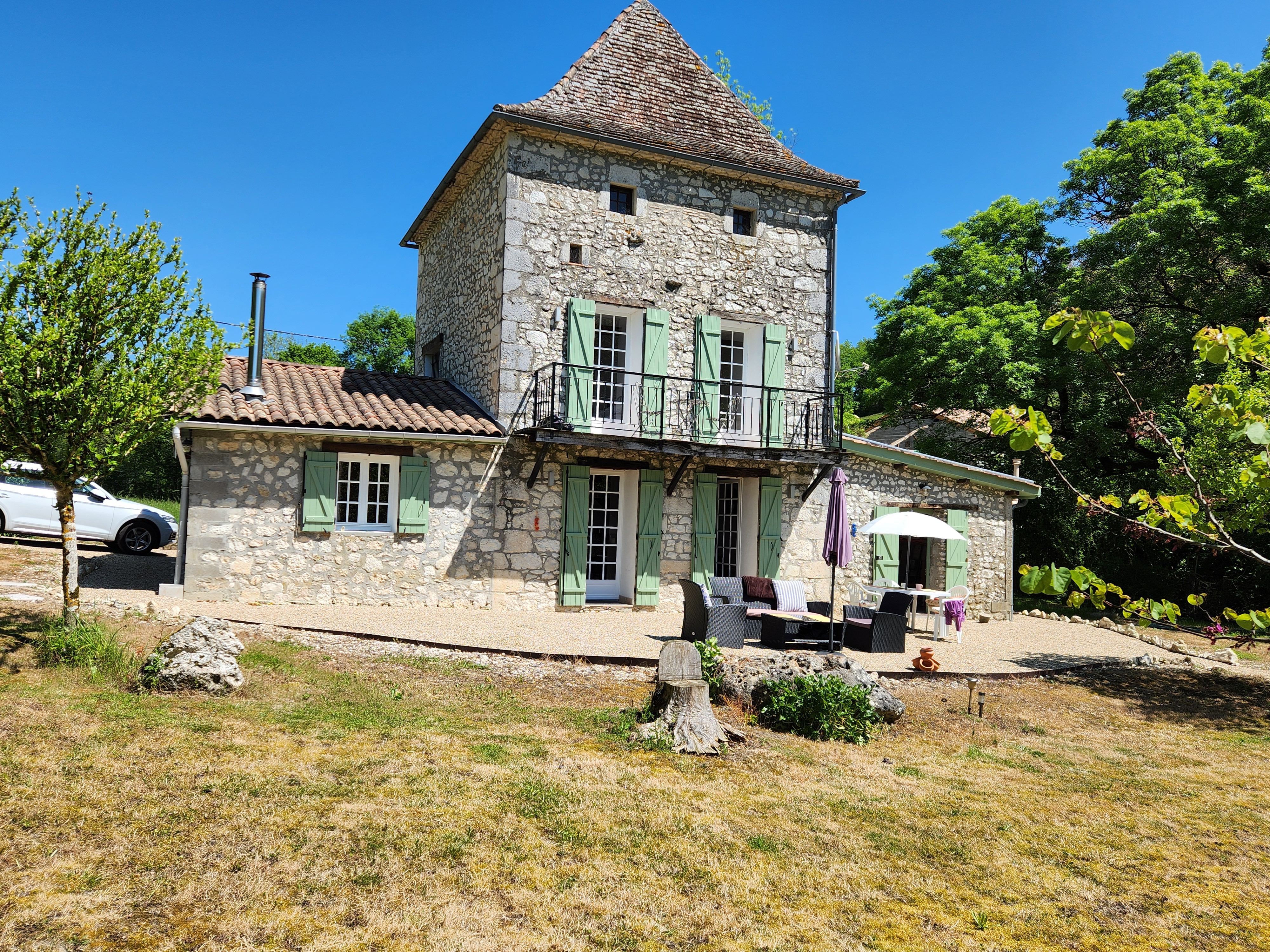 Main Photo of a 3 bedroom  House for sale