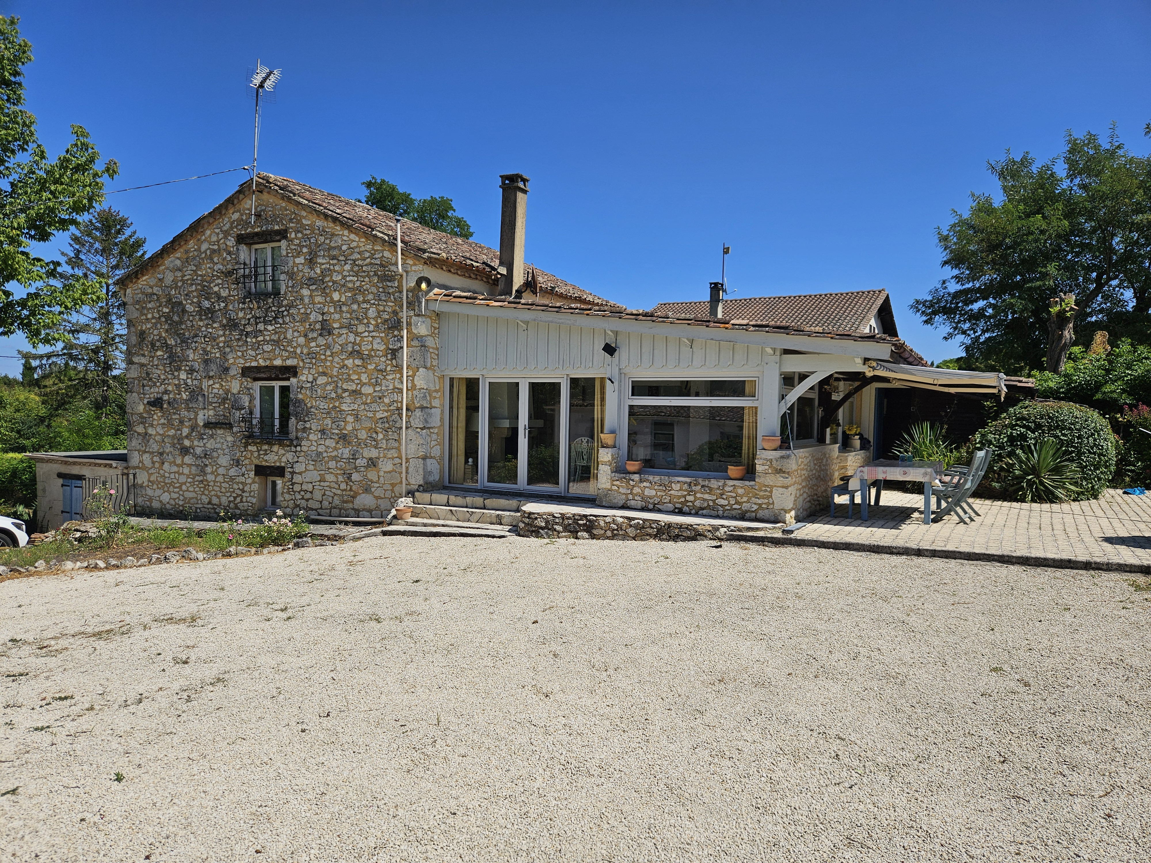 Main Photo of a 3 bedroom  House for sale