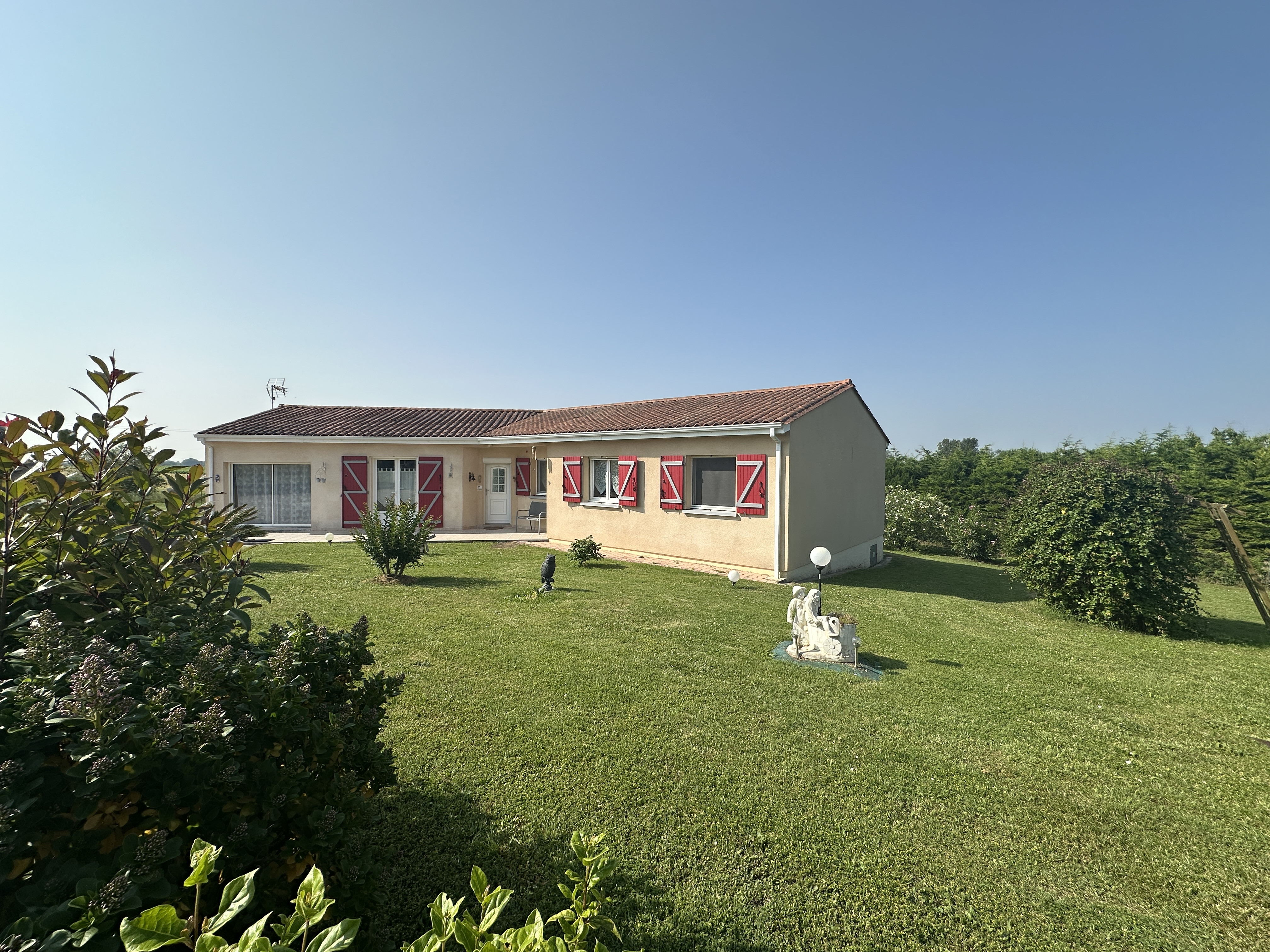 Main Photo of a 3 bedroom  House for sale