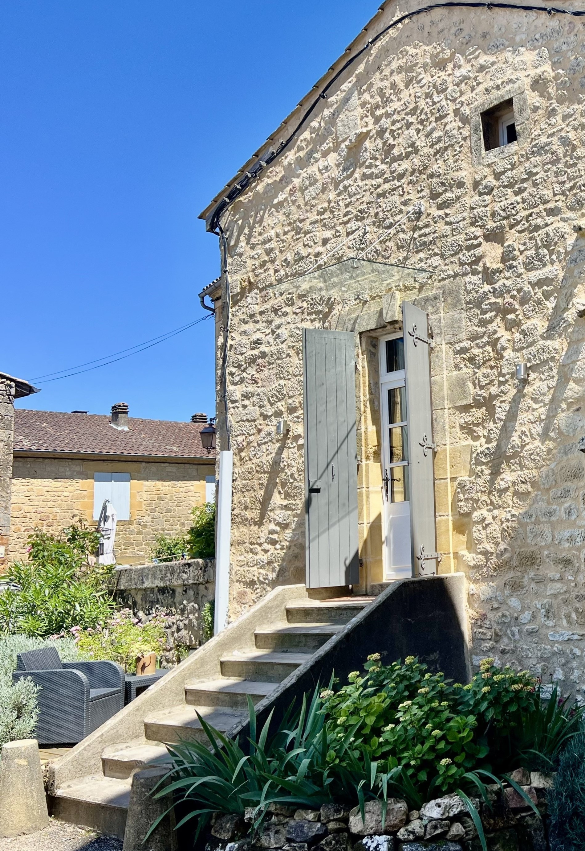 Main Photo of a 3 bedroom  House for sale