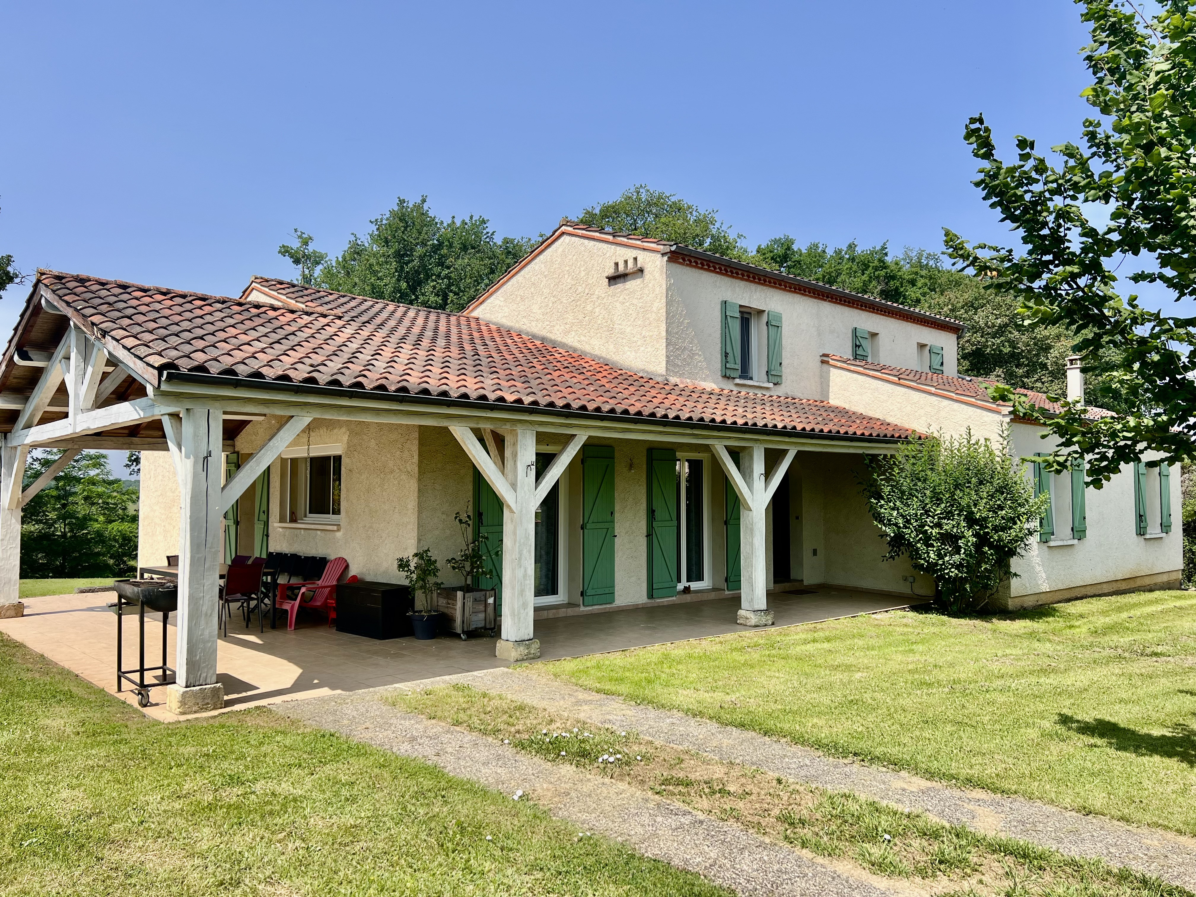 Main Photo of a 4 bedroom  House for sale