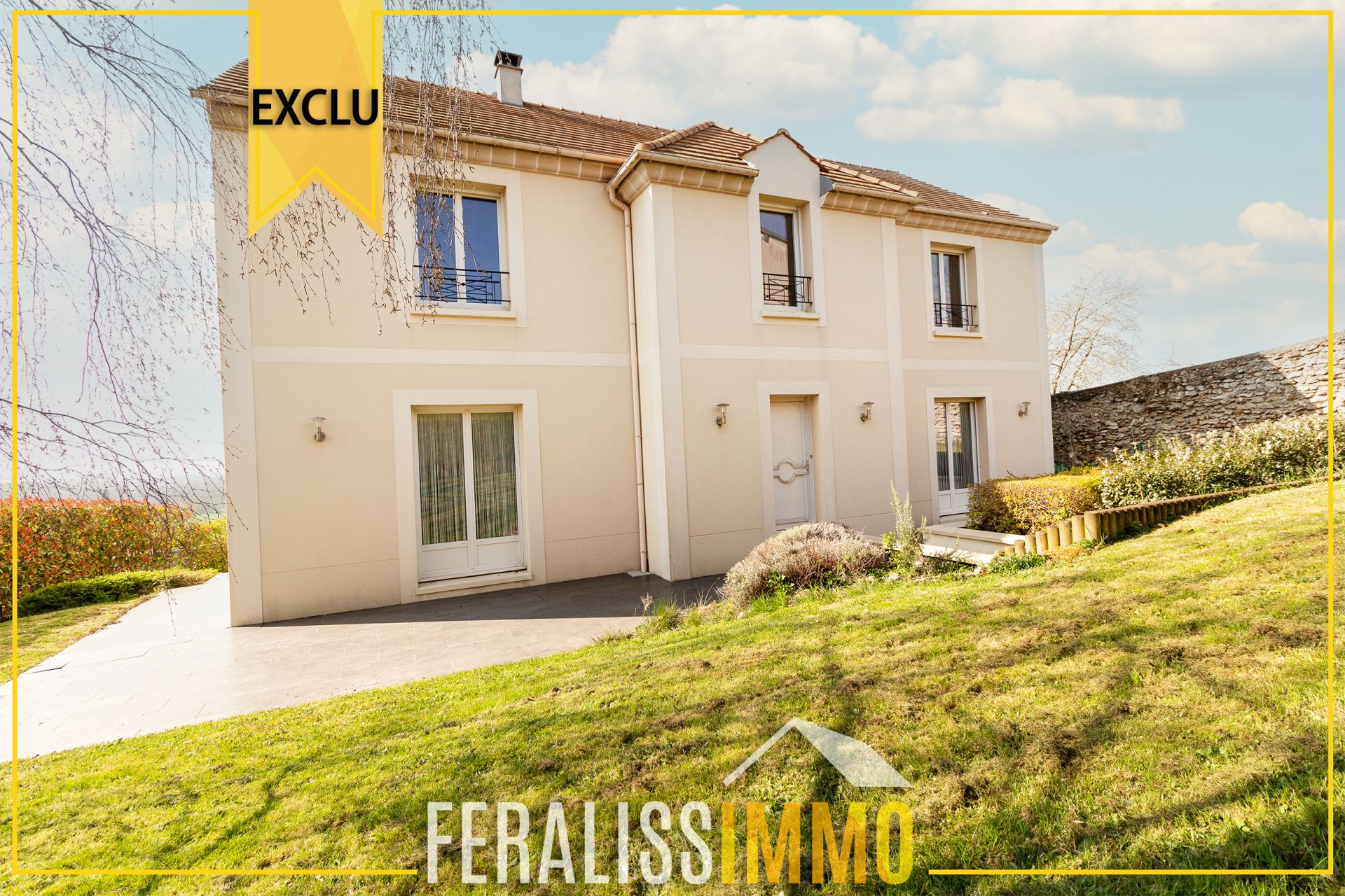 Beaux volumes pour cette maison située au village de Courdimanche