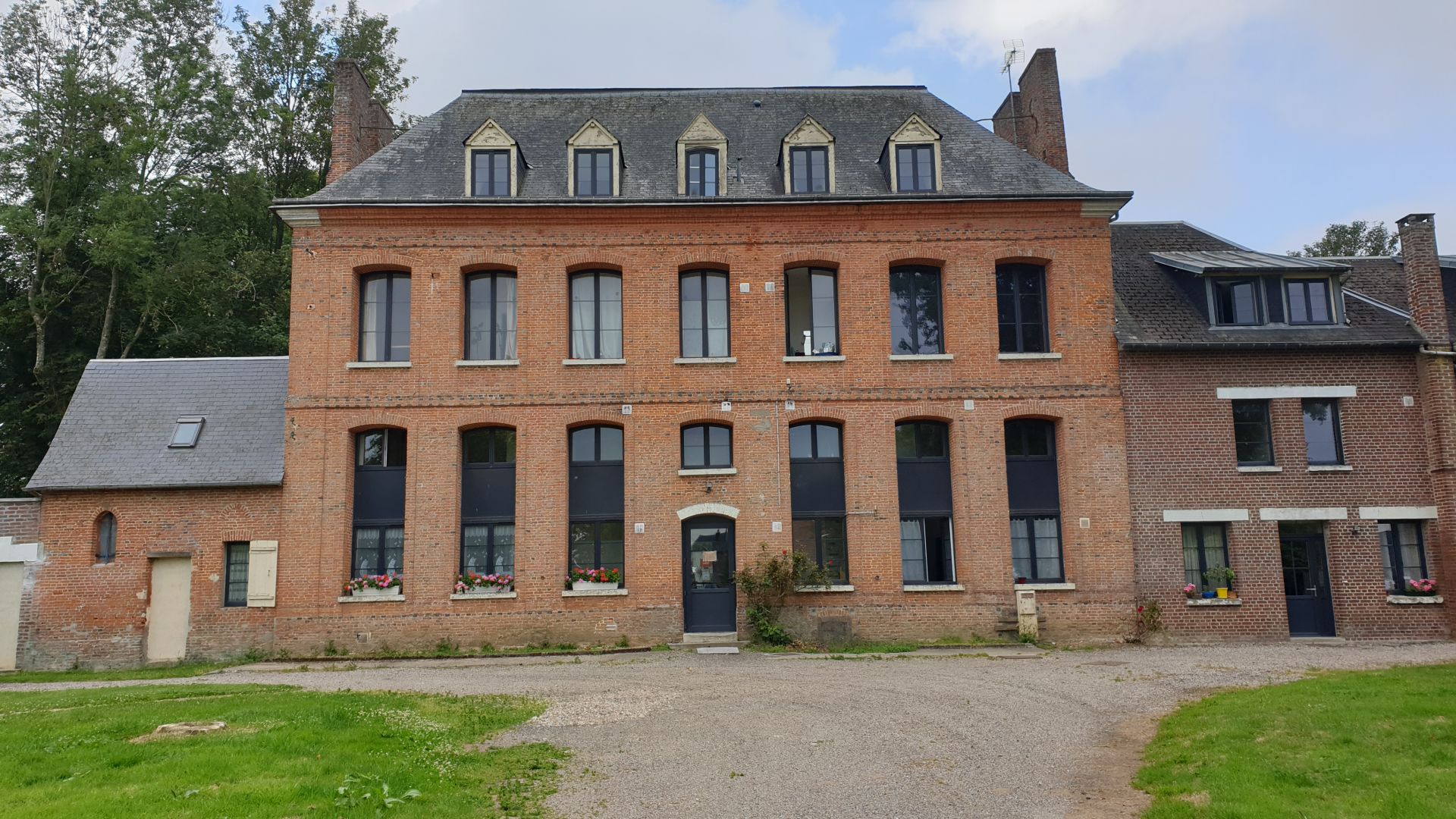 Immeuble de rapport avec 16 appartements proche de Buchy