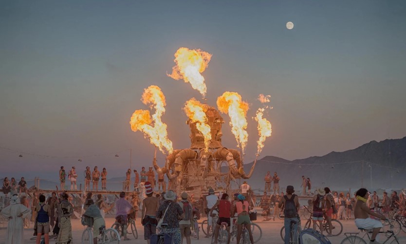 Une oeuvre d'art XXL créée au Burning Man débarque à Paris cet été 