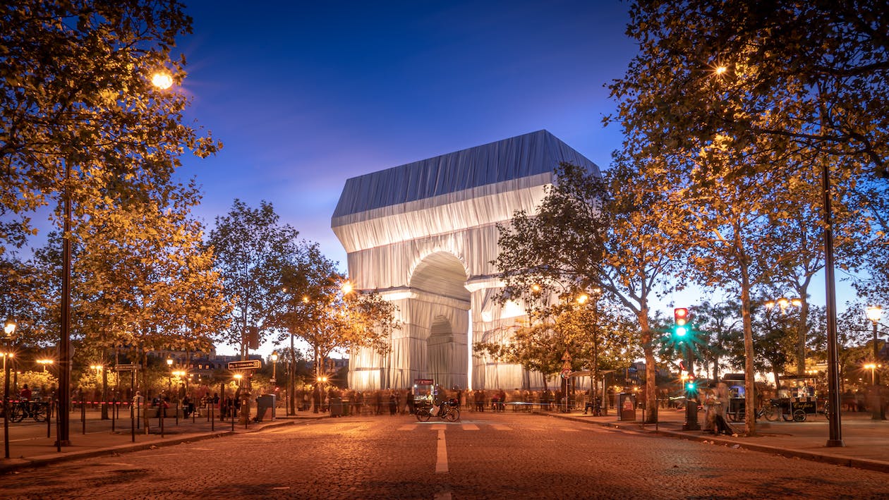  Nuit Blanche revient à Paris avec une sélection d'expériences culturelles uniques à travers la ville. 