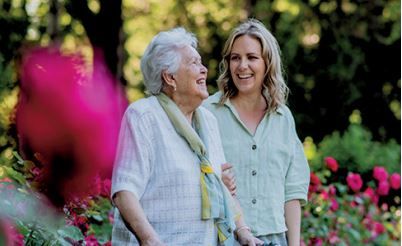 Cette grand-mère francilienne a transmis 63 730 euros à chacune de ses petites-filles en toute exonération de droits afin de leur permettre de financer leurs projets immobiliers respectifs.