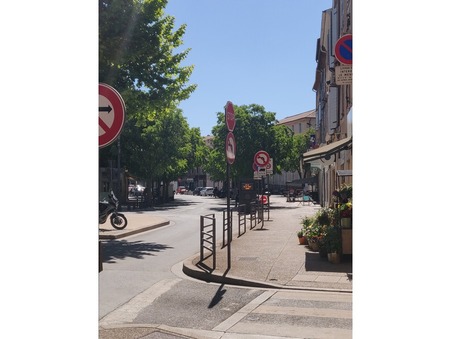 A louer local commercial 750 €  Gardanne