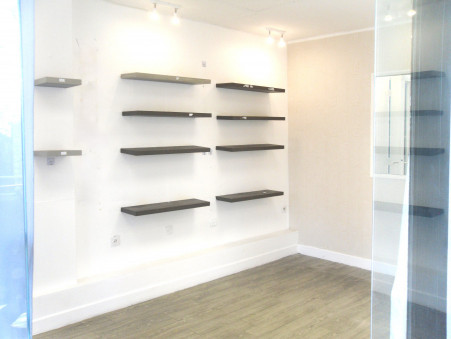 Local commercial 650 &euro;  sur Gretz Armainvilliers (77220) - Réf. JPBA344