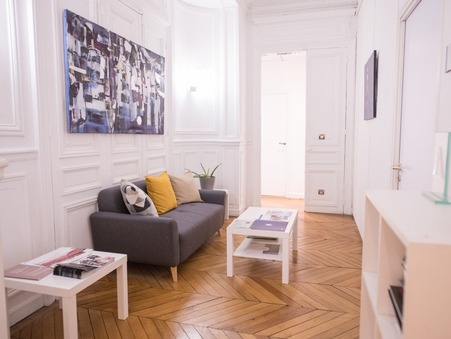 Paris 8ème  200 €
