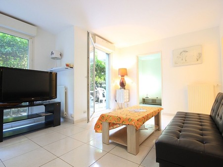 Pantin  330 000 €