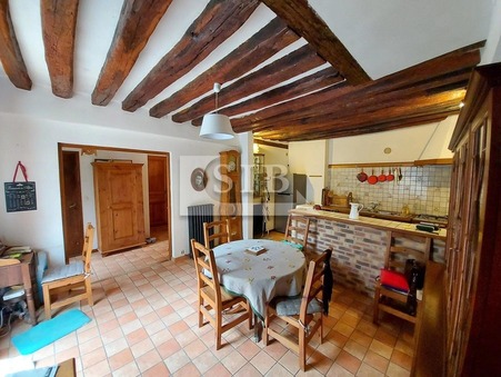 La Ville-du-Bois  278 250 €