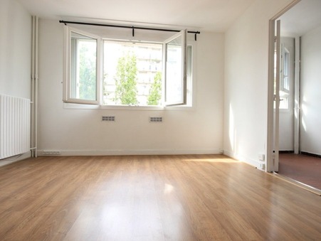 Paris 19ème  769 €
