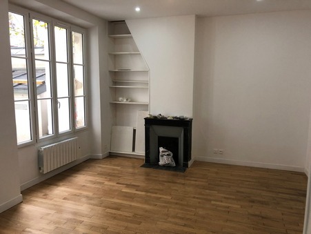 Paris 18ème  990 €