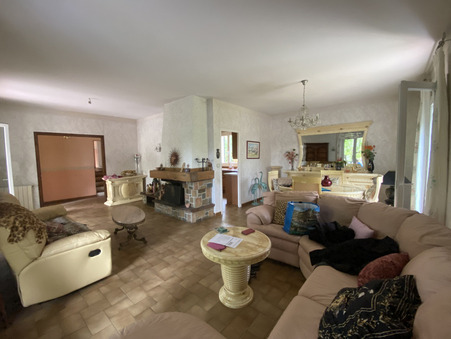 Vente maison 680 000 €  Bouc Bel Air
