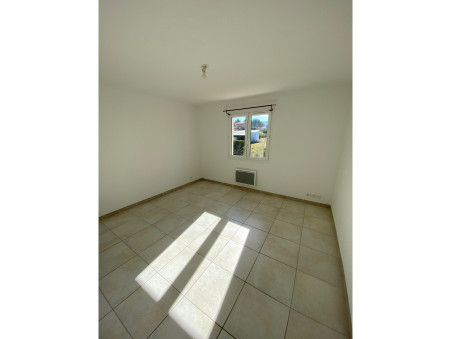 Maison 1 650 &euro;  Réf. 28323 Simiane Collongue