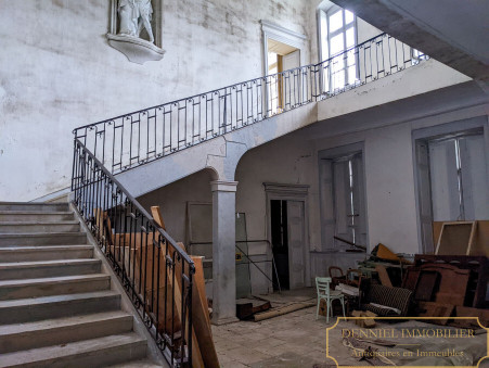 BESANCON  857 600 €