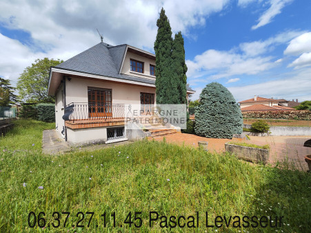 Saint-Priest  690 000€