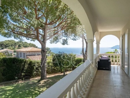 A louer maison À partir de 12 000 €  Cannes
