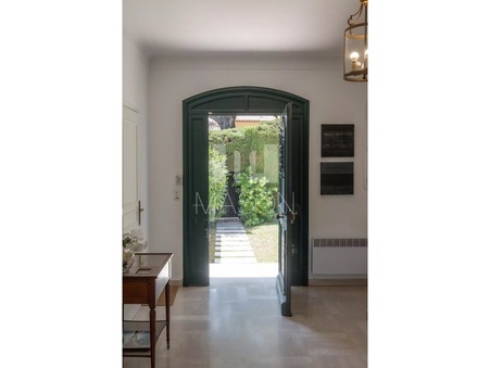 A louer maison À partir de 12 000 €  Cannes