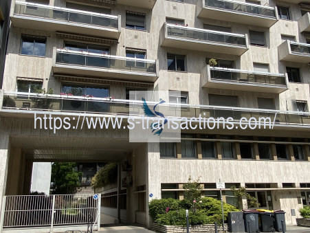 MONTREUIL  930 000€