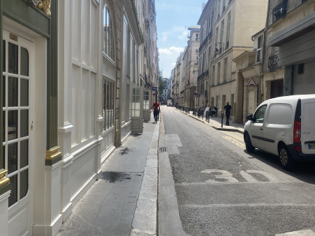Local commercial 175 000 €  Réf. 401O Paris 1er Arrondissement