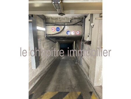 PARIS 8EME ARRONDISSEMENT  220 €