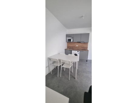 PARIS 17EME ARRONDISSEMENT  875 €