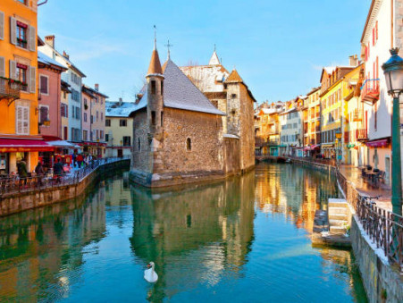 ANNECY  259 000€