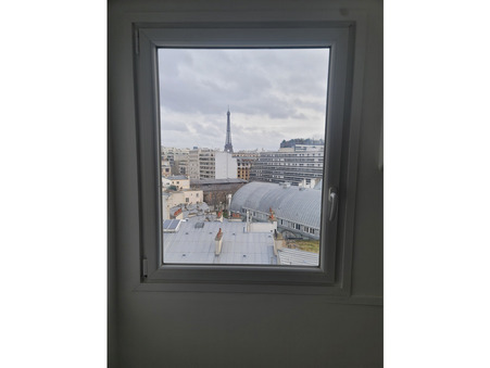 Paris  808 €