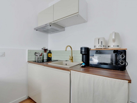 PARIS 8EME ARRONDISSEMENT  830 €