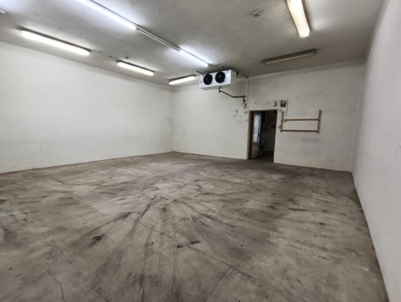 Local commercial 2 300 €  sur Clermont Ferrand (63000) - Réf. 00