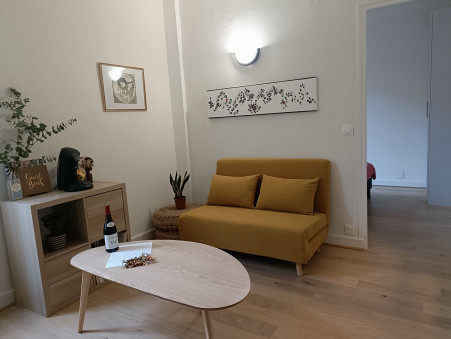 PARIS 17EME ARRONDISSEMENT  900 €