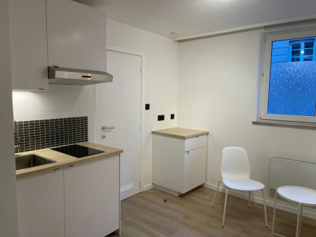 Paris 17eme arrondissement  830 €