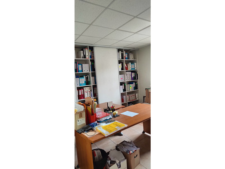 Local commercial 800 &euro;  sur Greasque (13850) - Réf. BHI143