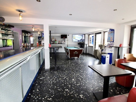 Local commercial 198 000 €  sur Coignières (78310) - Réf. V10000610