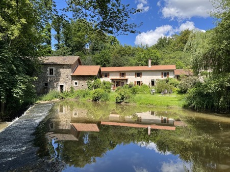 CONFOLENS  349 000 €
